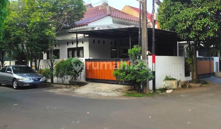 Corner House 1.5 Floors Strategic Flood-Free in Grand Galaxy Housing Complex Jaka Setia South Bekasi