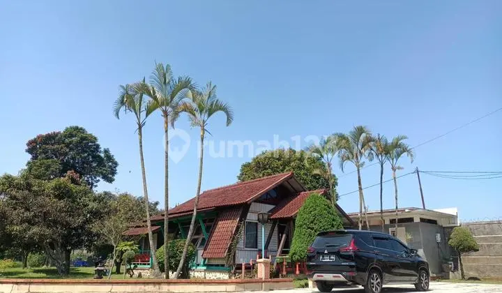 Siap Huni Villa atau Rumah, Ada 2 Rumah di Dalamnya Strategis Halaman yang Luas Pemandang yang Bagus Udara yang Sejuk. Dekat Degan Pusat Perbelanjaan, Sekolah, Tempat Wisata, Alun-Alun Kota. di Lembang, Bandung Barat Jawa Barat.