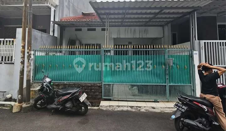 IP3068: Rumah Siap Huni Komplek Taman Ratu IP3068: Rumah Siap Huni Komplek Taman Ratu