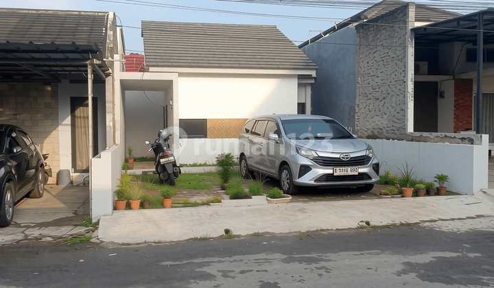 House. Single Floor, Strategic Location, and Flood-Free. Very Suitable as a Residence and a Promising Investment.