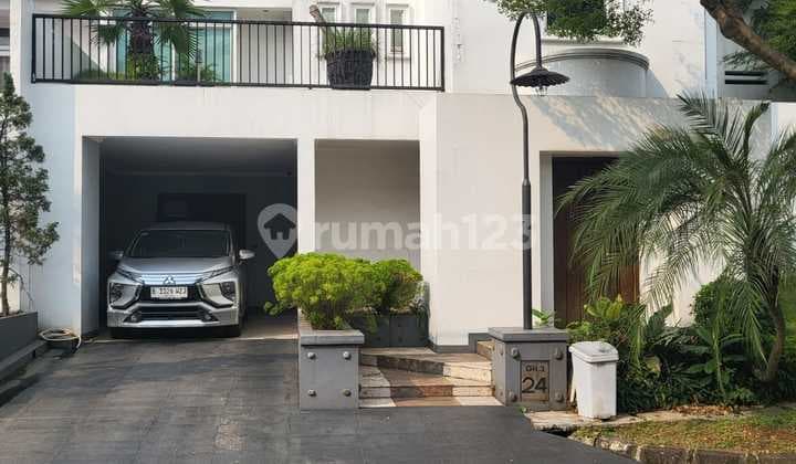 Rumah Posisi Hoek Dengan Taman di Bintaro Sektor 6