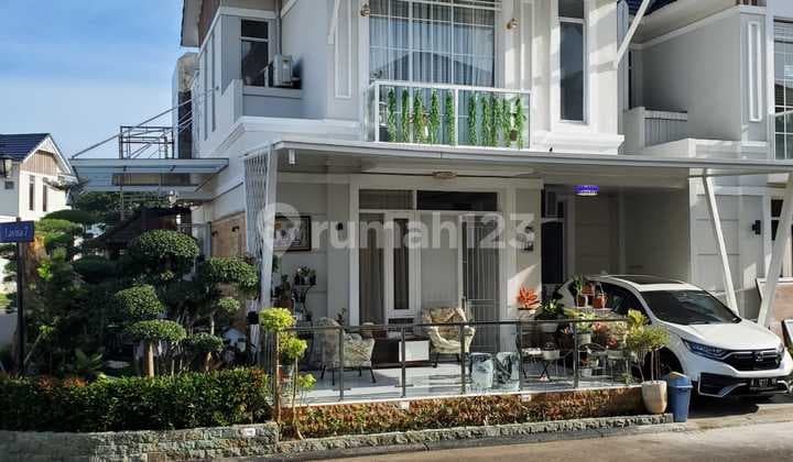 Rumah Hoek di Suvarna