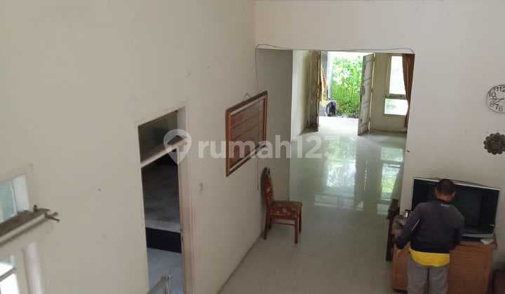 Two-Story House on Main Road Kolonel Masturi Suitable for Business