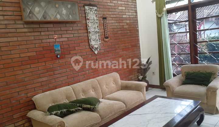 Hook House in the Gunung Batu Pasteur Complex with Freehold Title (SHM)