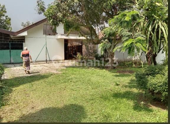 Rumah Strategis Tanah Luas di Jalan Kerkof Mainroad