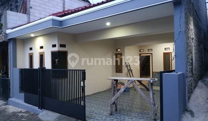 For Sale 1.5-Story House in Cihanjuang Near Sariwangi