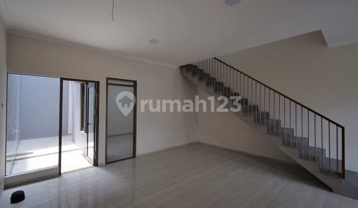 Rumah Baru 2 Lantai Siap Huni di Kopo Mas