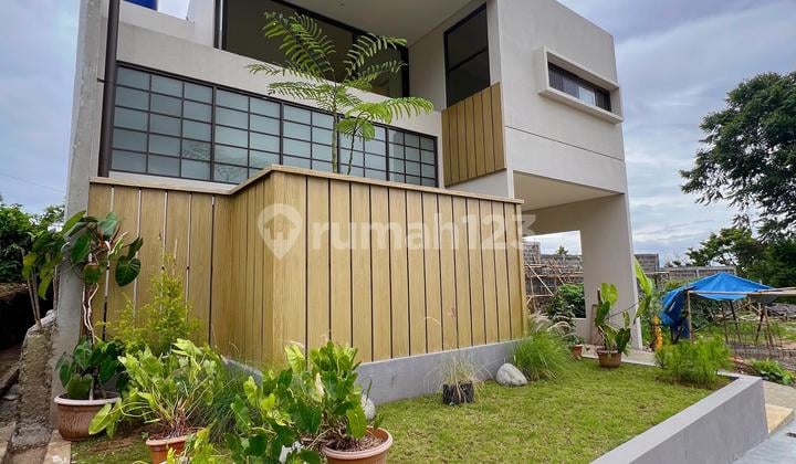 Rumah Sultan Scandinavian Strategis Murah di Cihanjuang