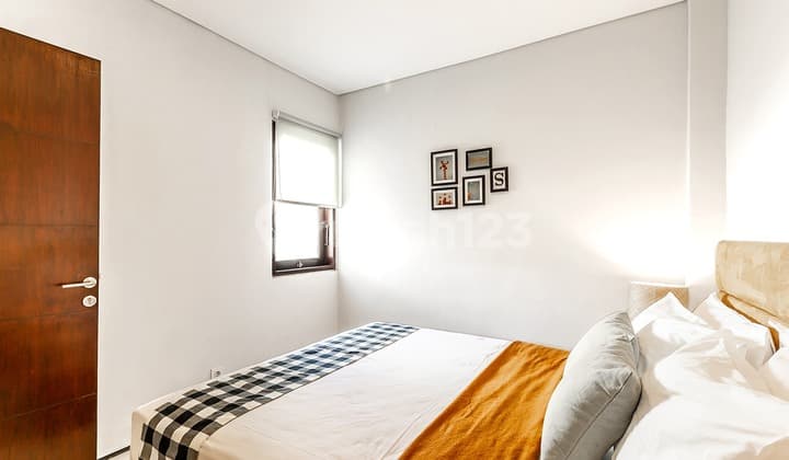 One gate system house