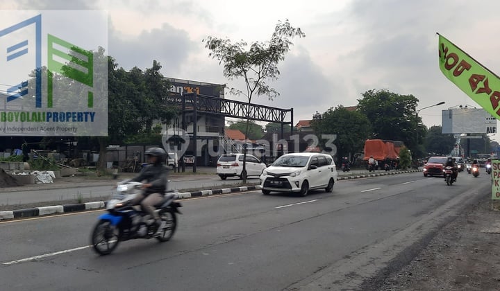 Strategic land suitable for shop houses by the roadside near UMS Surakarta campus.
