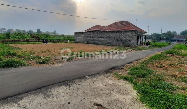 Tanah Pinggir Jalan Aspal View Pemandangan Sawah Di Pengging Boyolali
