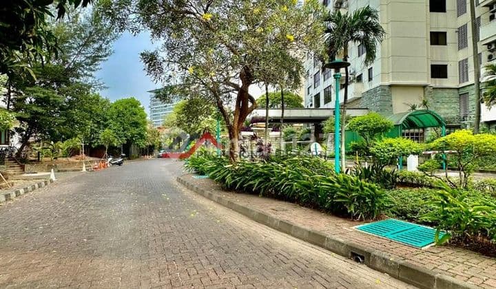 Kemang selatan, dijual rumah lama siap huni terawat luas 934 m² bangunan 1.000 m²