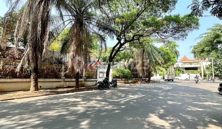 Rumah Tua Strategis di Pondok Indah - Luas Tanah 1.670m2