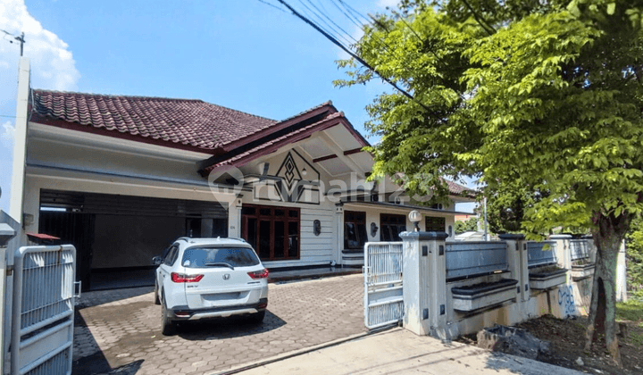 Rumah Hook Bonus Furnish Dekat Java mall di Singotoro