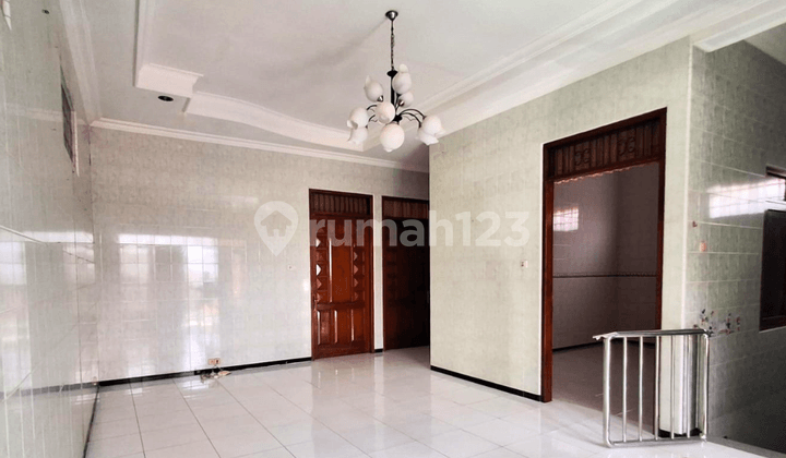 Rumah bisa untuk Buka Usaha Dekat Menara Kudus di Wahid Hasyim Panjunan Kudus