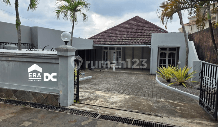 Sewa Rumah Ada Kolam Renang Kawasan Elite Semarang Atas di Galunggung Gajahmungkur Semarang