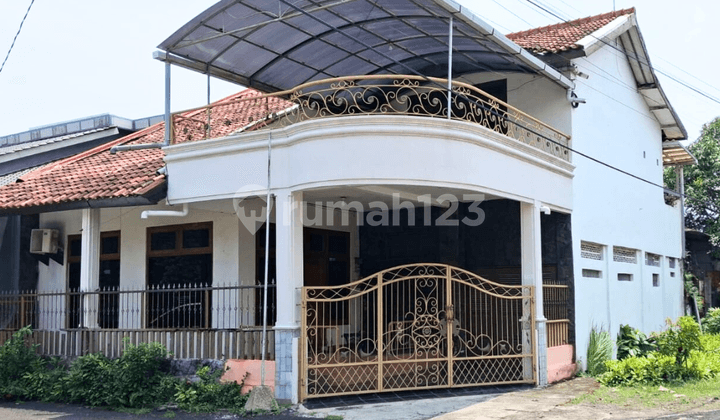 Jual Rumah 2 Lantai Siap Huni Tengah Kota di Halmahera Semarang