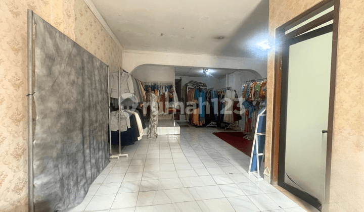 2-Story Commercial Space Highly Strategic by the Roadside Near Business Center in Kauman