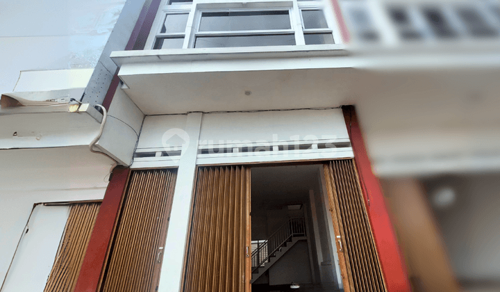 Ruko Baru 3 Lantai Area Ramai Dekat Alun-alun Salatiga di Merak