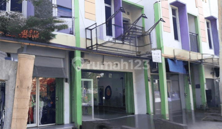 Jual Ruko 3 Lantai Parkiran Luas Dekat Alun-Alun Pancasila di Osamaliki Salatiga