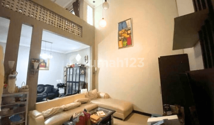 Jual Rumah 2 Lantai High Ceiling di Jalan Kenteng Argomulyo Salatiga