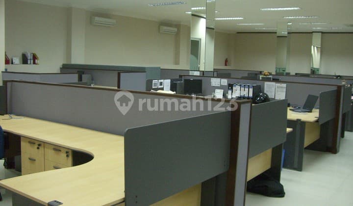 Sewa Gedung Perkantoran 3 Lantai Siap Pakai di Pusat Bisnis Tengah Kota Simpang Lima Semarang