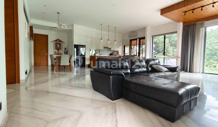 Rumah Mewah Lantai Marmer Bonus Furniture Di Asoka Candi Golf Tembalang