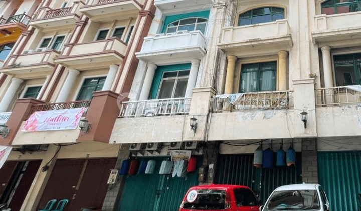 Jual Ruko 4 Lantai Siap Pakai Cocok untuk Kantor di Sentra Fortuna Surabaya