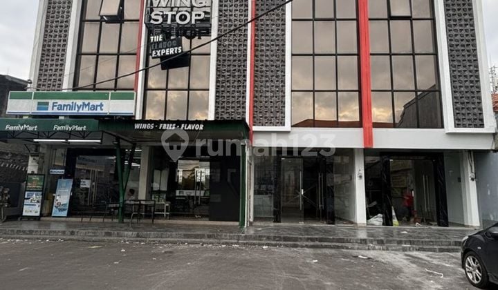 Disewakan Ruko 3 Lantai Pinggir Jalan Raya di Jatiwaringin Bekasi