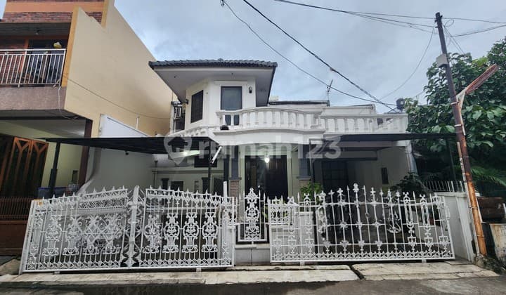 Dijual Rumah Luas Dekat Mall dan Tol di Jakasetia Bekasi