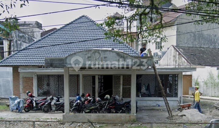 Office House Next to the Russian Embassy in Medan, Area 1060 M2 in Medan Polonia, North Sumatra