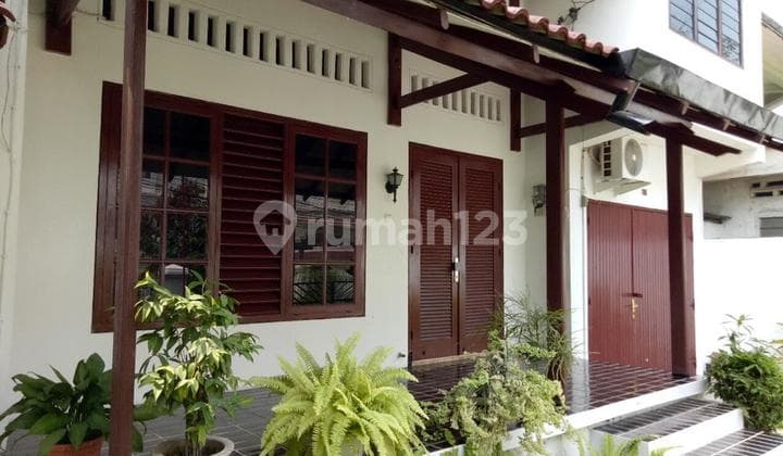 Rumah Luas Tanah 1234 M2 di Medan Baru, Medan, Sumatera Utara