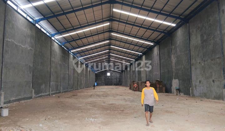 Gudang Industrial di Sewakan Dalam Kawasan Industri Jatake.banginan Baru .Panjang 120, . Akses 40 Feet Hanya 15 Menit Dri Tol Bitung