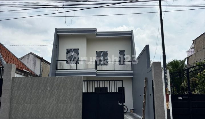 Rumah Jl. Kinibalu, Tengah Kota Sby - Siap Pakai Tanpa Renov