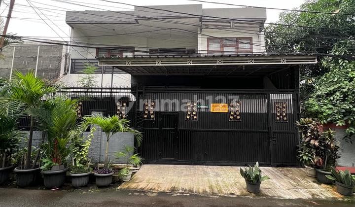 Rumah Dekat Rs Eka Dan Stasiun Di Tebet, Jakarta Selatan