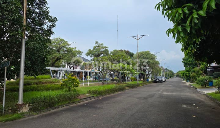 Rumah 2 Lantai Dekat Taman Siap Huni di Heliconia, Bekasi