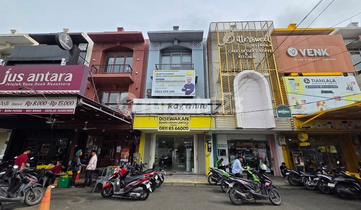 Commercial Space on the 3rd Floor in a Busy Area, Strategically Located in Harapan Indah.