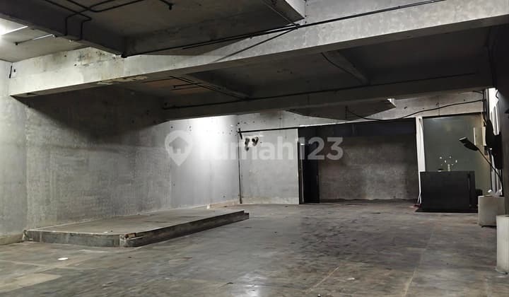 Surya Sumantri Dekat Setra Sari, Ruang Usaha Lantai 1 Cocok U/ Kantor, Showroom, Bar, Salon, Klinik, Dll_ Lay Out