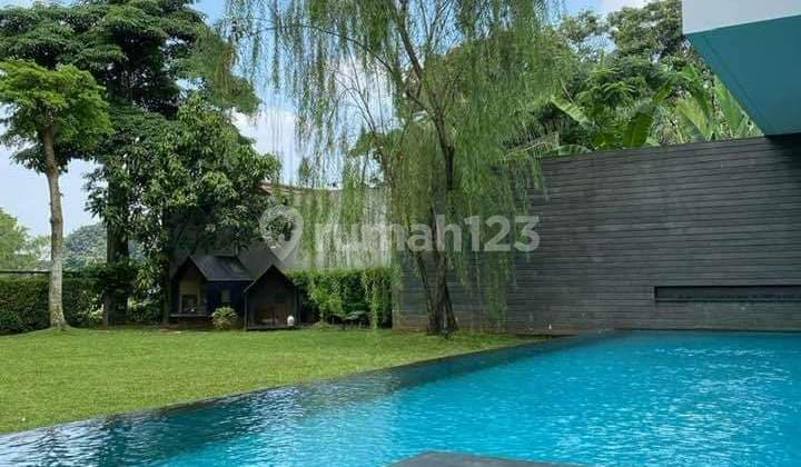 Rumah 2 Lantai Paramount Hill Golf Back View