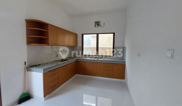 Rumah baru disewakan di renon