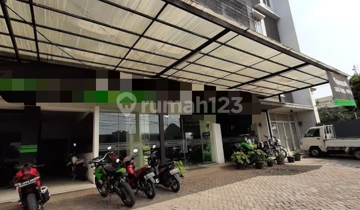 Ruko gandeng 4 di jalan besar n parkir luas di Cengkareng - Jakarta Barat