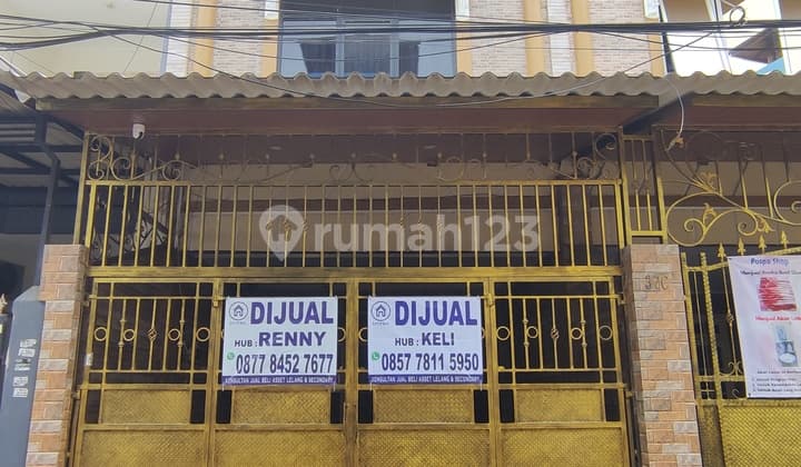 Rumah cantik 3 lantai siap huni di Cengkar3ng, Jakarta Barat