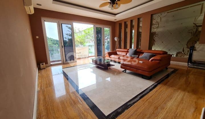 Luxury furnished 2.5-story house in Daan Mogot Baru, Kalideres - West Jakarta