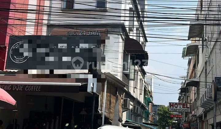 Strategic 3.5-Storey Hook-Shaped Shop House in Mangga Besar - West Jakarta