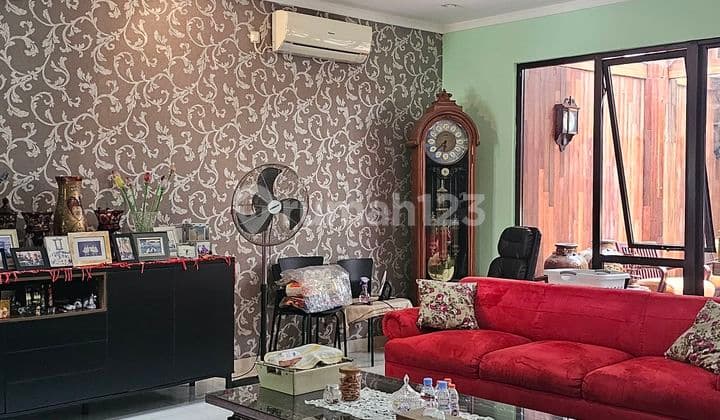 KEBAYORAN VILLAS BINTARO HOUSE, WELL-FURNISHED, READY TO OCCUPY.