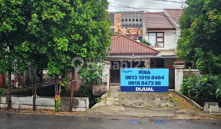 Rumah Taman Bintaro. Sektor 1 Bintaro Jaya. Lokasi Strategis. Halaman Luas. Pinggir Jalan