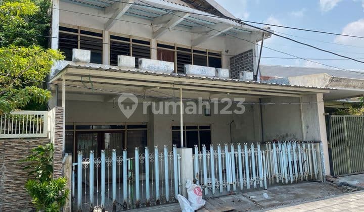 House with Land Calculation in Mulyosari Suitable for Investment or Rebuilding