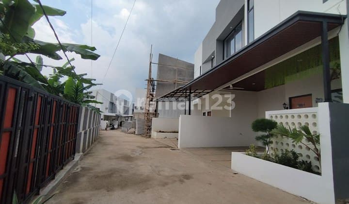 Rumah Mewah Kalimulya Akses Stasiun Depok Tanah Luas Untuk Taman