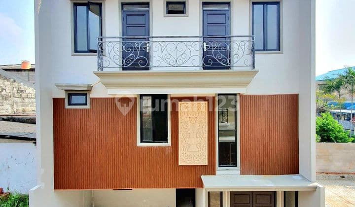 Luxury house in Pejaten Pasar Minggu with access to TB Simatupang, South Jakarta