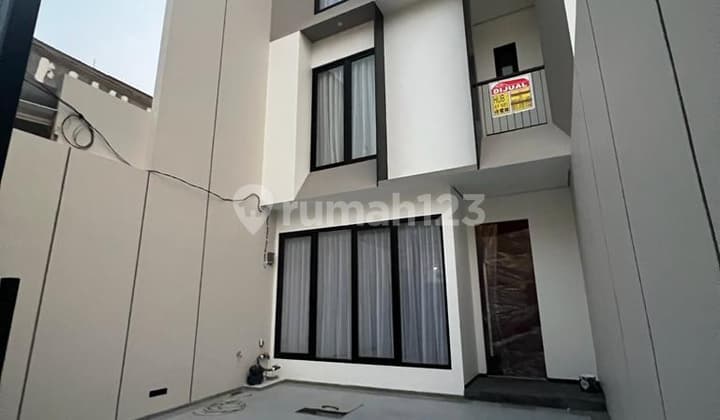 Rumah Pluit Baru Jalan 3 Mobil Bebas Banjir